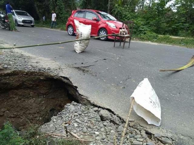  Jalan Lintas Sumbar-Riau Kembali Retak Bupati Kampar Instruksikan Perbaikan